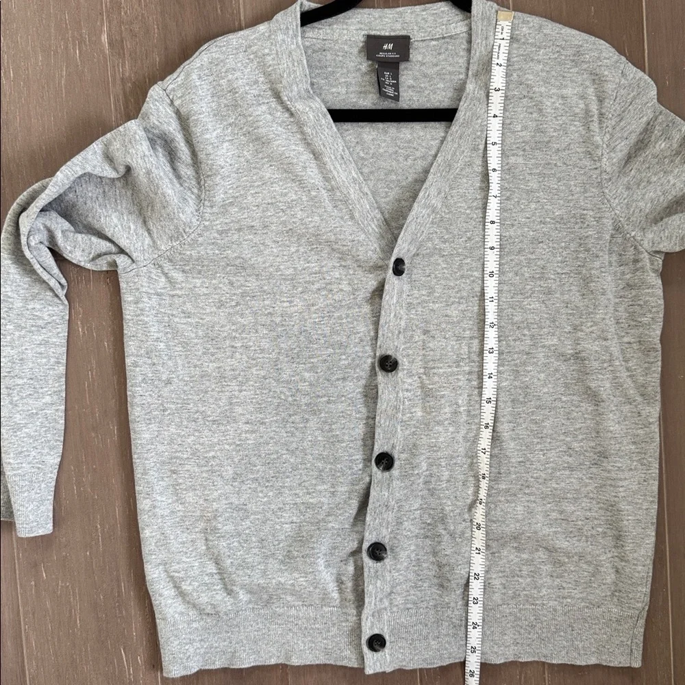 Men’s H & M 100% cotton gray grandpa V-neck holiday preppy cardigan size Large